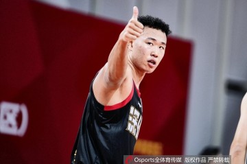 华体会官网-直播吧采访贺希宁：为自己获得MVP而骄傲 赛季还未结束继续努力